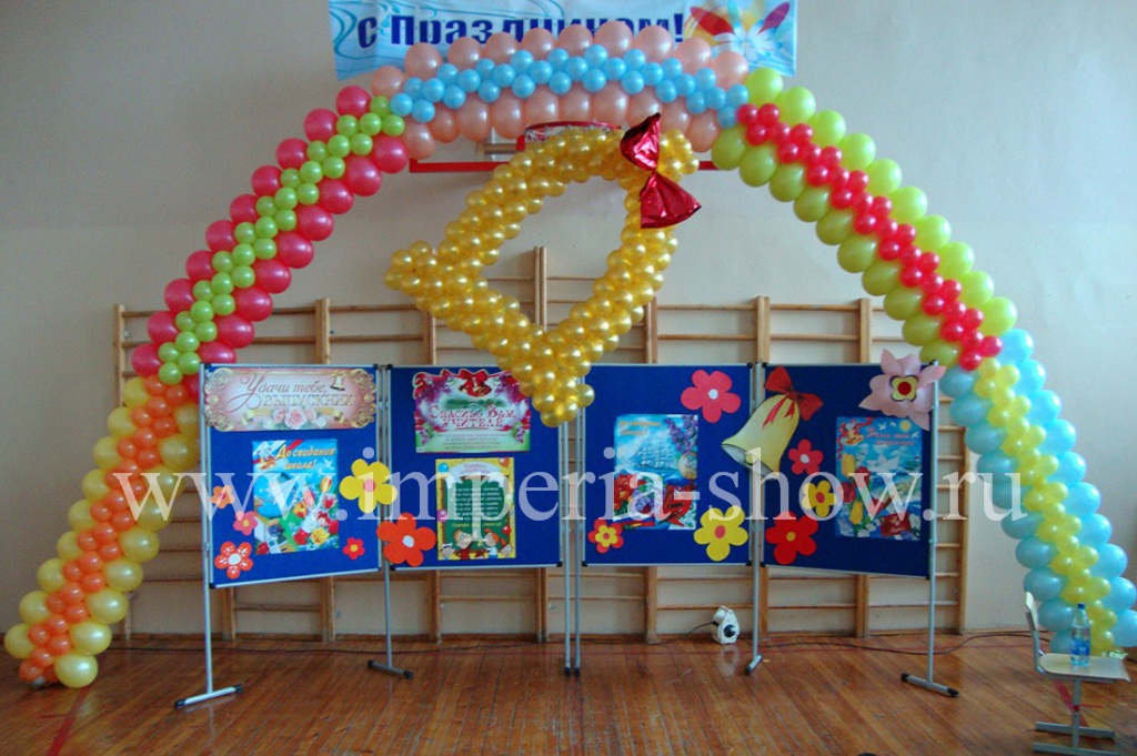 Оформление шарами школы в Москве