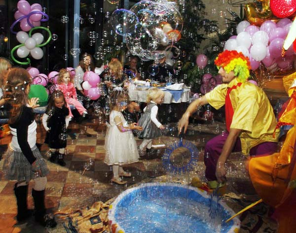 Заказать шоу мыльных пузырей, больших и гигантсиких, для детей
